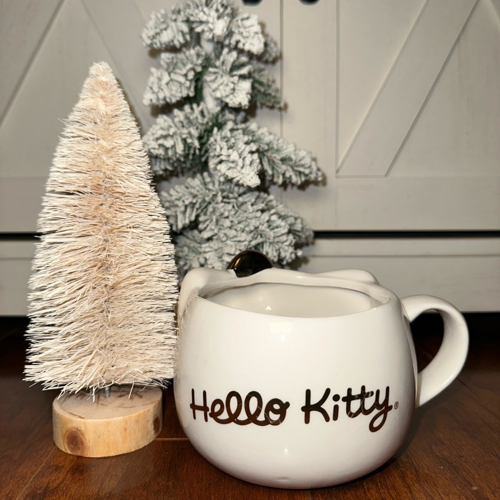 Hello Kitty Gold Bow Mug - Picture 4 of 5